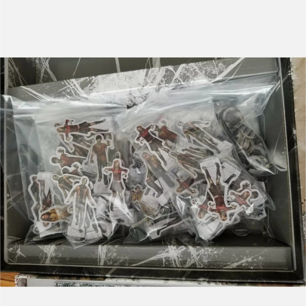 Dead of winter a crossroads board game - Picture 4 of 8